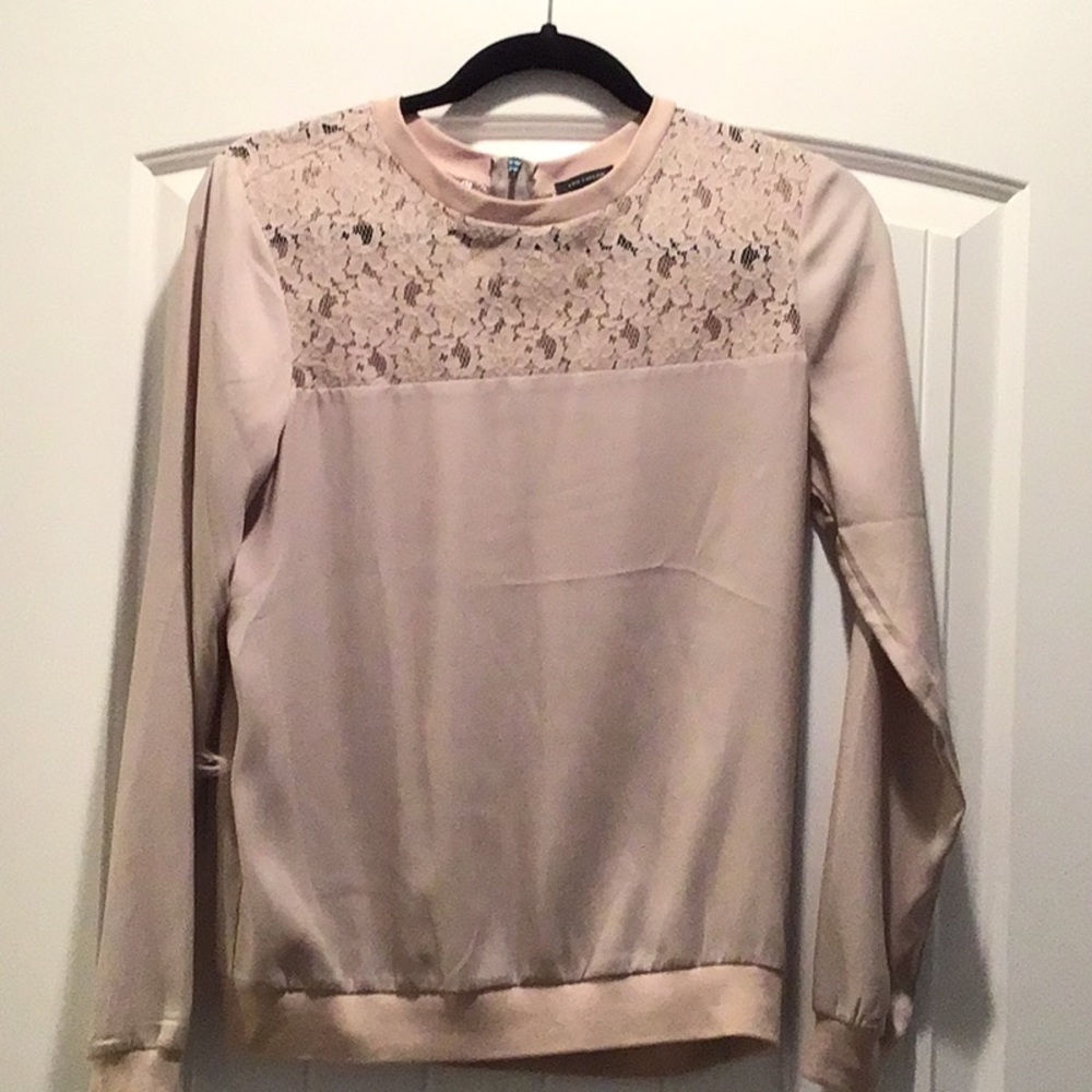 Ann Taylor Blouse size XS long sleeve Excellent condition